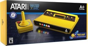 Atari 2600+ Pac-Man 45. yıl özel sürümü, sarı renkli konsol ve joystick Atari 2600+ Pac-Man 45. yıl özel sürümü, sarı renkli konsol ve joystick